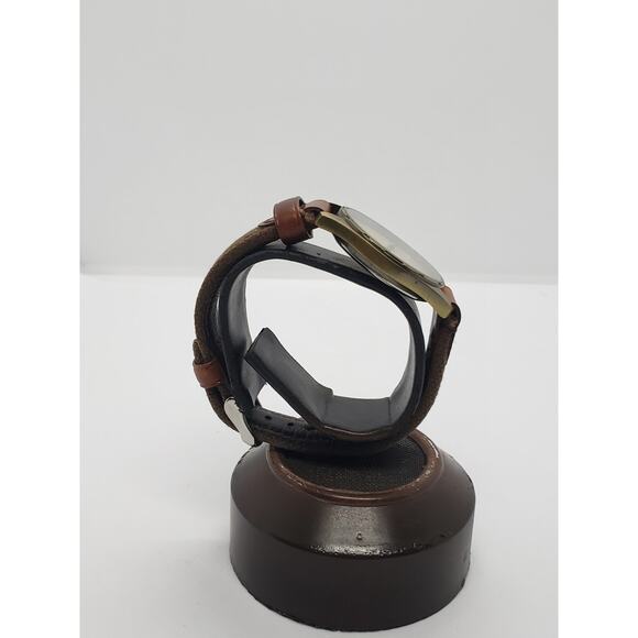 Select women's watch. Large face, Small leaves on watch face. - Picture 7 of 7